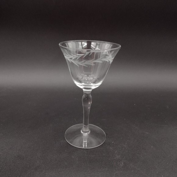 4 Etched Crystal Wine Glasses - Picture 10 of 11